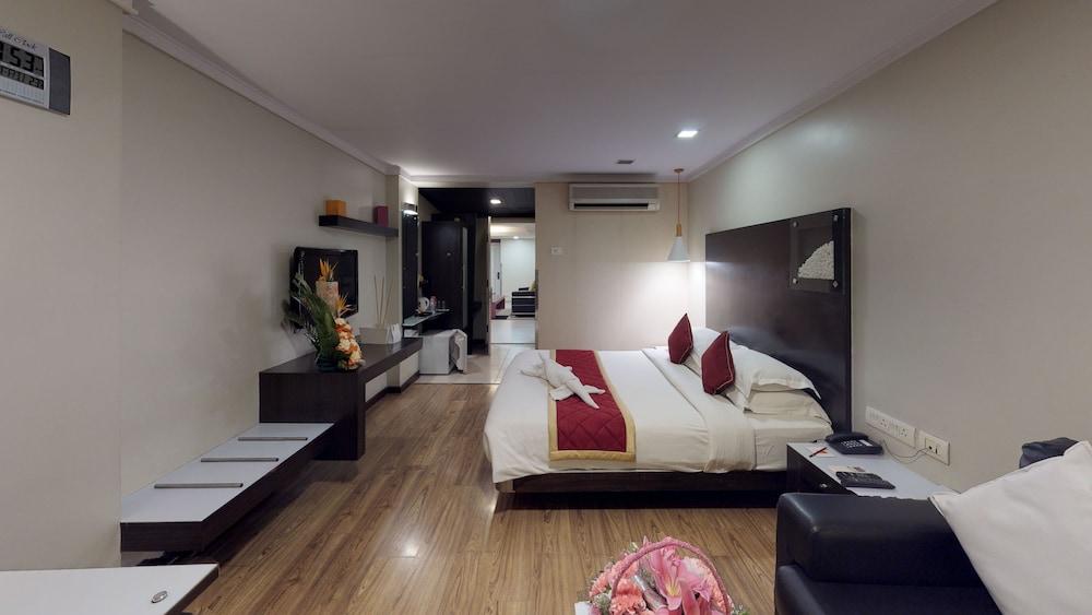 37Th Crescent Hotel Bengaluru Экстерьер фото