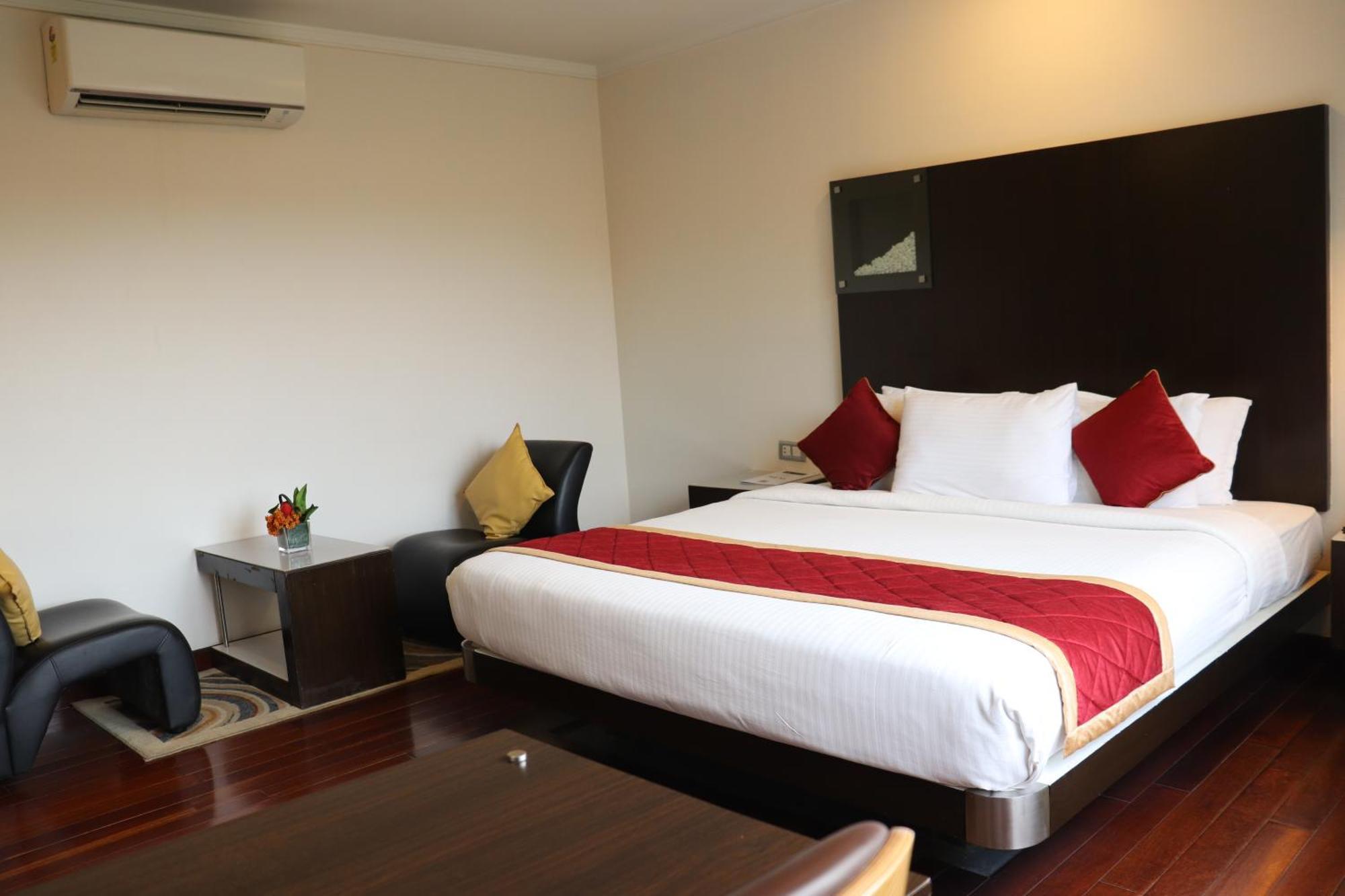 37Th Crescent Hotel Bengaluru Экстерьер фото