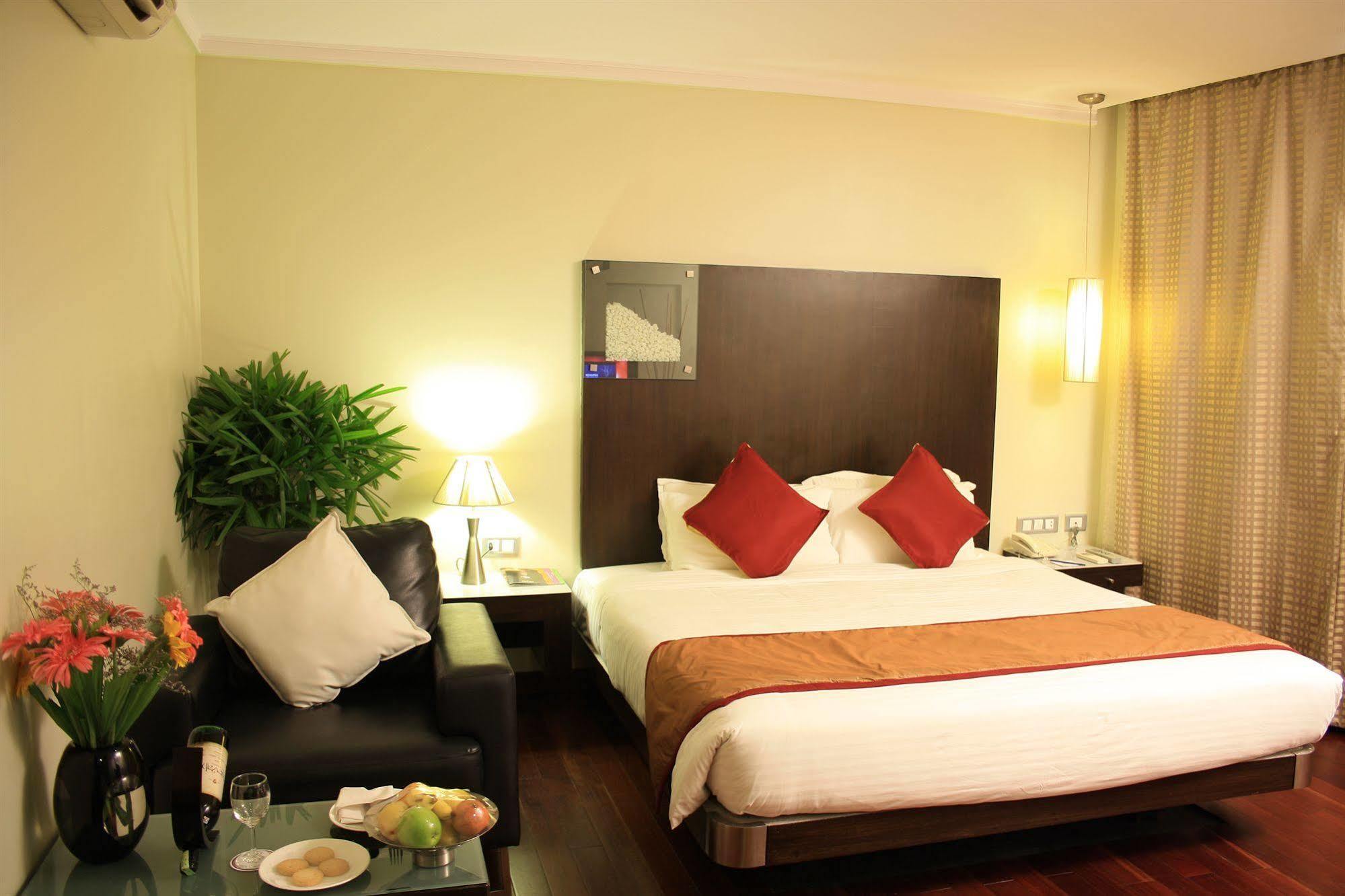 37Th Crescent Hotel Bengaluru Экстерьер фото